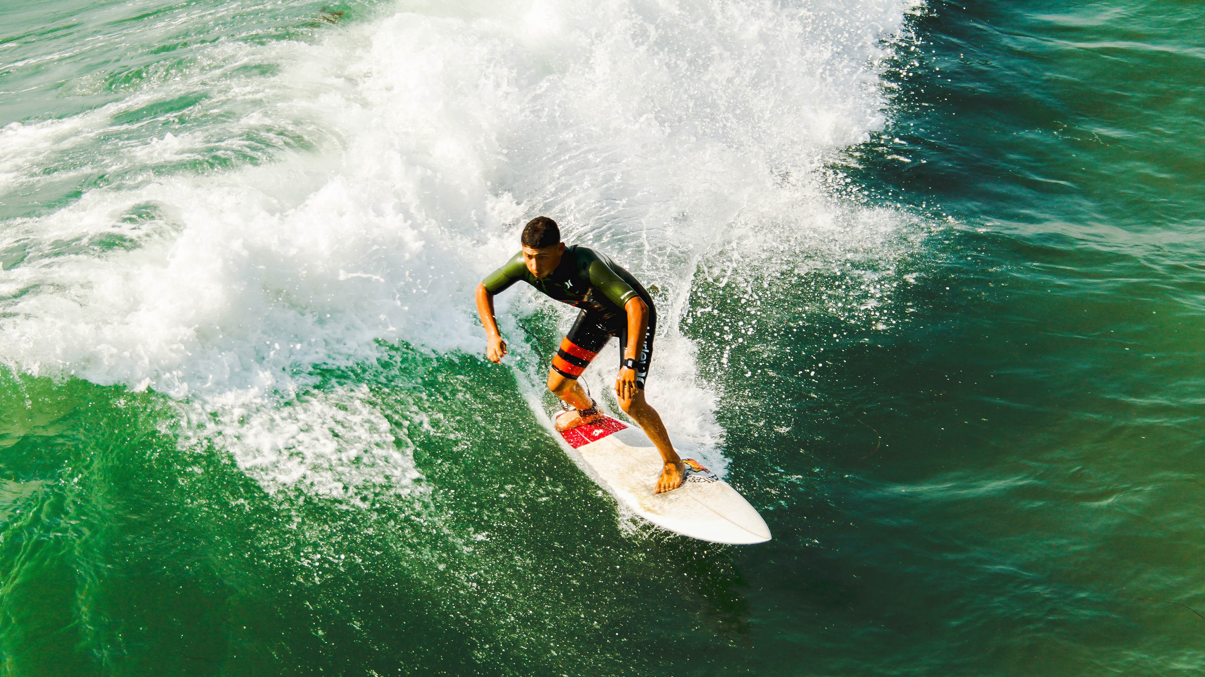 “逆境突围：车手在极端环境的豪迈征程”，逆境突袭简介