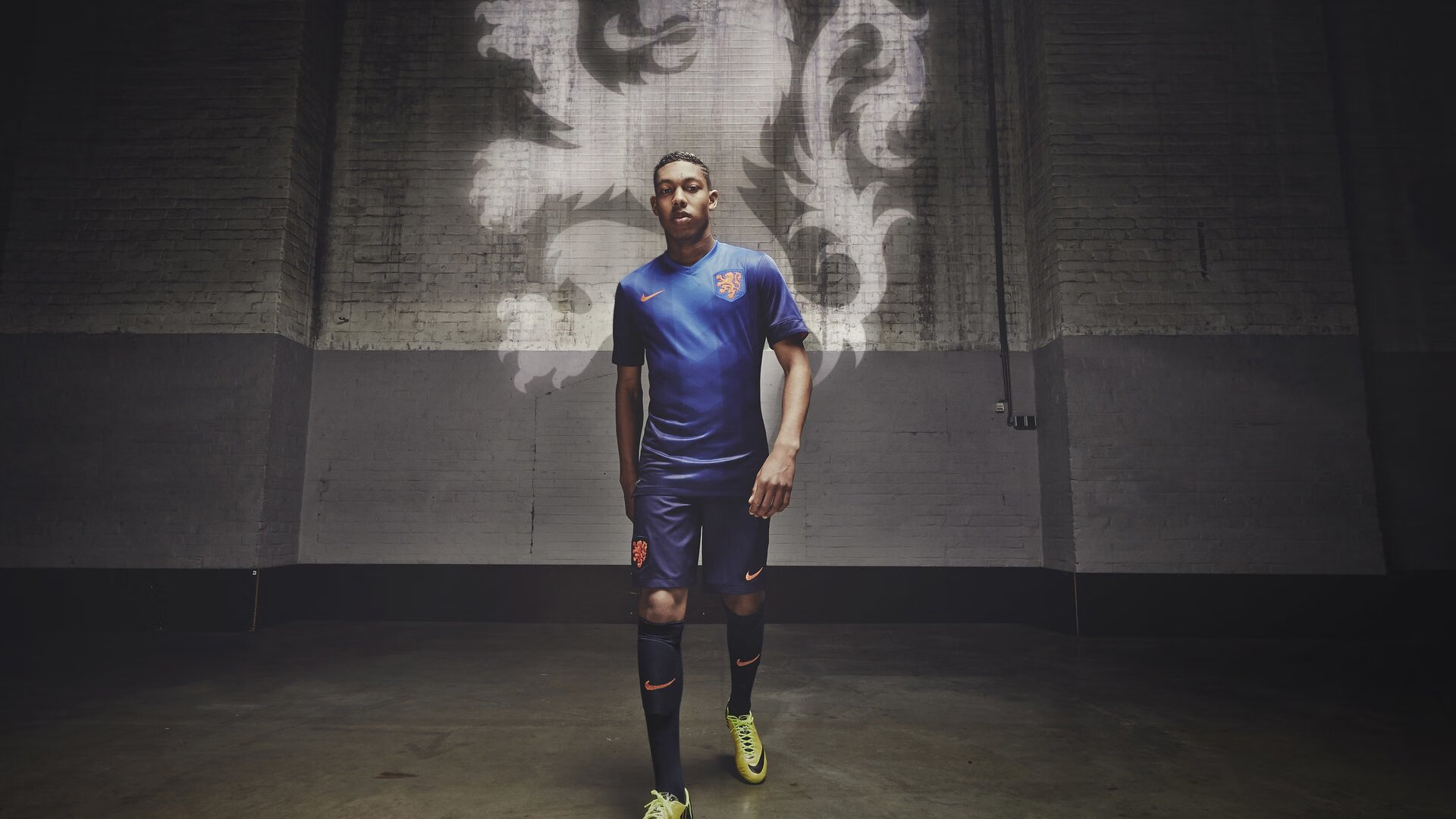 凯撒酋长球迷支持力度加大，主场气氛火爆，凯撒大帝是哪位足球运动员